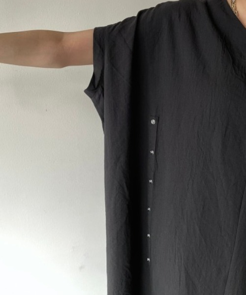 NEUNA（ヌナ）の「リネンタッチスナップ付きワンピース（ワンピース・レディース・ブラック・FREE）」の7枚目の写真