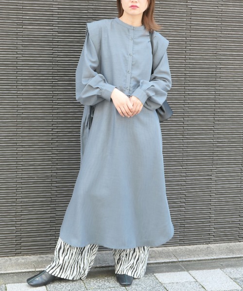 CORNERS（コーナーズ）の「スラブジョーゼット2wayレイヤード風シャツワンピース（シャツワンピース・レディース・ブラック/ベージュ/カーキ/バーガンディー/ブルー/ラベンダー/ホワイト/グリーン/ロイヤルブルー・M）」の7枚目の写真