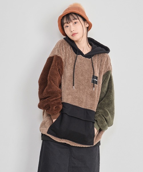 PEN FIELD（ペンフィールド）の「【Penfield/ペンフィールド】ワンポイント ワッペン刺繍 ビックシルエット 配色切替 ファーフリース パーカー（パーカー・メンズ・ブラック/マルチ・LL/M/L）」の15枚目の写真