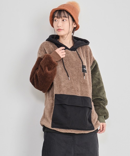 PEN FIELD（ペンフィールド）の「【Penfield/ペンフィールド】ワンポイント ワッペン刺繍 ビックシルエット 配色切替 ファーフリース パーカー（パーカー・メンズ・ブラック/マルチ・LL/M/L）」の22枚目の写真