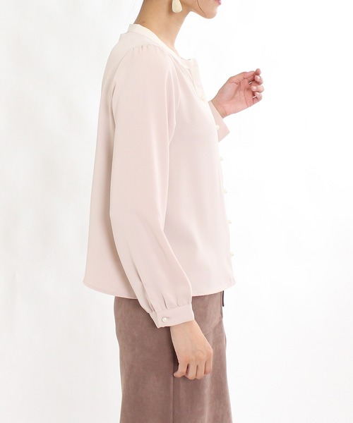 TRUDEA(トルディア)の「配色パールボタン ブラウス(シャツ/ブラウス・レディース・ホワイト/ブラウン/ミント/サックスブルー/ピンクベージュ・SMALL/MEDIUM/LARGE)」の11枚目の写真