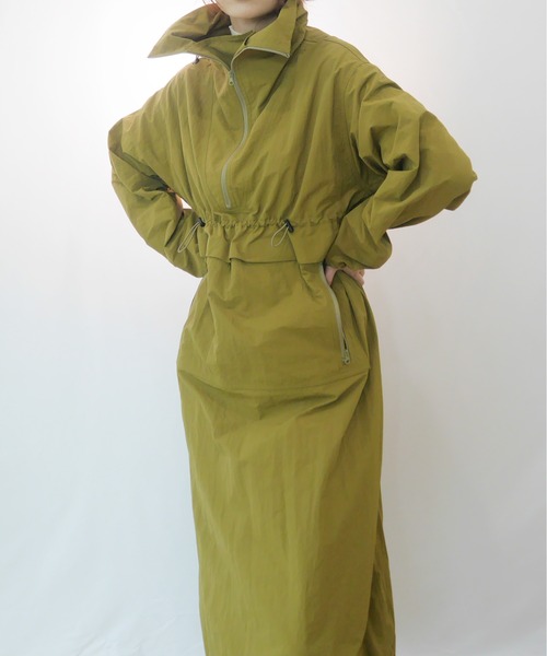 AZUL ENCANTO（アズールエンカント）の「スタンドカラーナイロンワンピース（ワンピース・レディース・ブラック/オリーブ/アイボリー・FREE）」の16枚目の写真