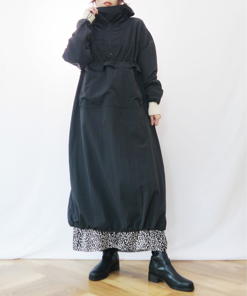 AZUL ENCANTO（アズールエンカント）の「スタンドカラーナイロンワンピース（ワンピース・レディース・ブラック/オリーブ/アイボリー・FREE）」の15枚目の写真