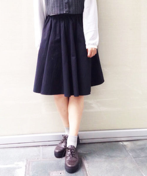 Kastane（カスタネ）の「【kastane】Wタックスカート（スカート・レディース・ブラック/ベージュ/カーキ・FREE）」の2枚目の写真