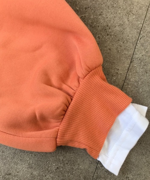 Diosfront（ディオスフロント）の「レイヤード風ワンポイント刺繍裏起毛トレーナー（スウェット・レディース・パープル/グレー/ピンク/オレンジ/ブルー/アイボリー/ベージュ/ブラック・FREE）」の11枚目の写真