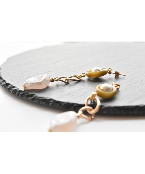 tone(トーン)の「【Astyle】ピスタチオ×グレー×チェーンピアス(MA)(ピアス(両耳用)・レディース・ゴールド・FREE)」の3枚目の写真