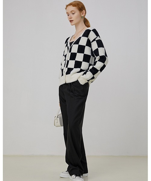 Fano Studios(ファノ ストゥディオズ)の「【Fano Studios】V-neck checkerboard pattern knitted cardigan FQ21S091(カーディガン/ボレロ・レディース・ブラック・S/M/L)」の2枚目の写真