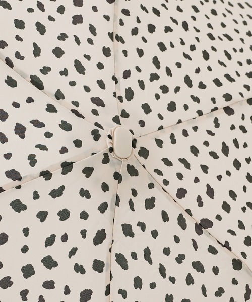one after another NICE CLAUP（ワンアフターアナザーナイスクラップ）の「【雨天用/80％UVカット】トートバック付きレオパード折り畳み傘（折りたたみ傘・レディース・ホワイト/ベージュ・FREE）」の9枚目の写真