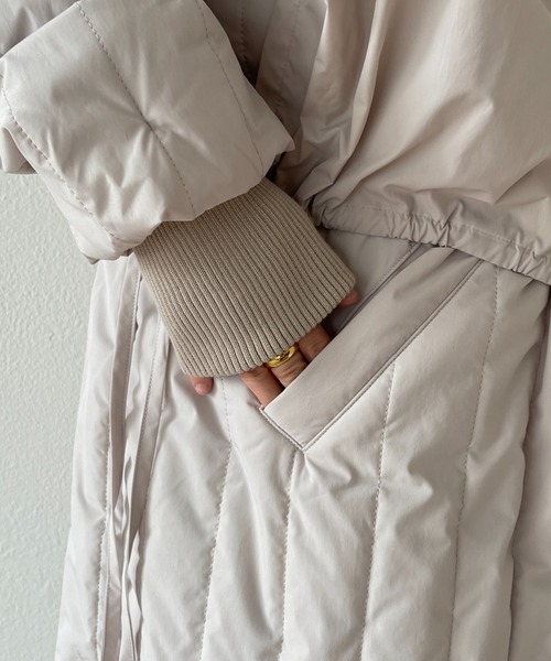 wee9s(ウィークス)の「layered design quilting long coat / レイヤードデザイン中綿キルティングロングコート(ダウンジャケット/コート・レディース・ベージュ/アイボリー/ブラック・FREE)」の21枚目の写真