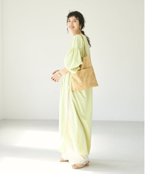 TODAYFUL(トゥデイフル)の「ベルベットトートバッグ(トートバッグ・レディース・ライトグリーン/マスタード/ベビーピンク・FREE)」の13枚目の写真