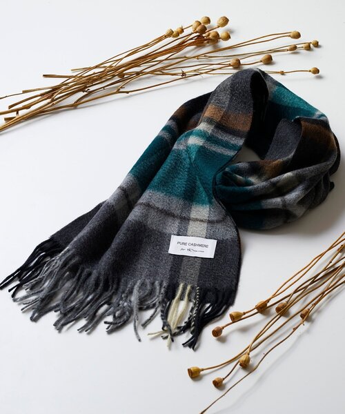tk.TAKEO KIKUCHI（ティーケータケオキクチ）の「◆カシミヤチェックマフラー（マフラー・メンズ・ダークグリーン系1/ネイビー系1/ワイン系3・00）」の2枚目の写真