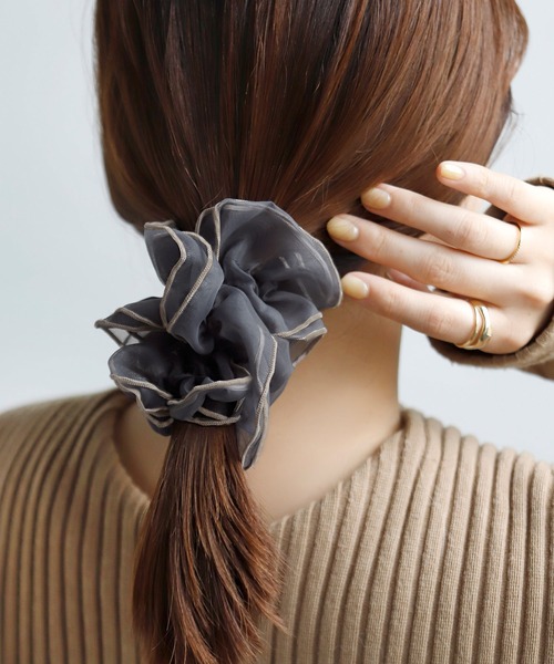 ANEMONE（アネモネ）の「オーガンジー×パイピングシュシュ（シュシュ・レディース・ネイビー/オレンジ/マスタード/ベージュ/グレー/ブラウン/モカ・FREE）」の6枚目の写真