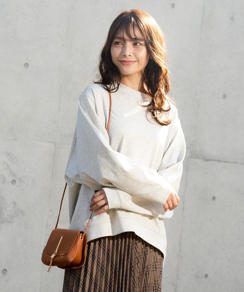 NAVY(ネイビー)の「オーガニックコットン ドルマンロングスリーブTシャツ(Tシャツ/カットソー・レディース・ブラウン/オートミール/グリーン/ホワイト・フリー)」の1枚目の写真