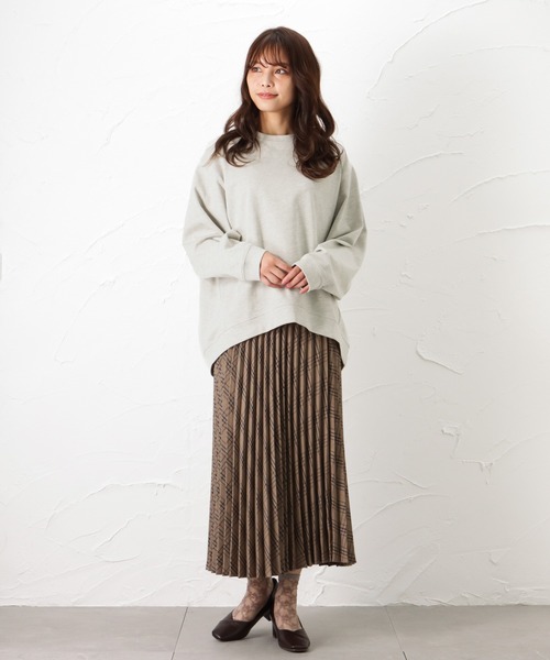 NAVY(ネイビー)の「オーガニックコットン ドルマンロングスリーブTシャツ(Tシャツ/カットソー・レディース・ブラウン/オートミール/グリーン/ホワイト・フリー)」の16枚目の写真
