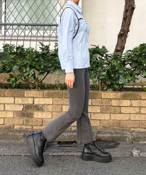 Jewelobe(ジュエローブ)の「パイピングデザインバストギャザーシャツ(シャツ/ブラウス・レディース・サックスブルー/ブラック・FREE)」の11枚目の写真