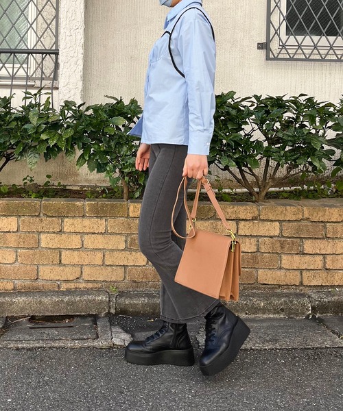 Jewelobe(ジュエローブ)の「パイピングデザインバストギャザーシャツ(シャツ/ブラウス・レディース・サックスブルー/ブラック・FREE)」の12枚目の写真