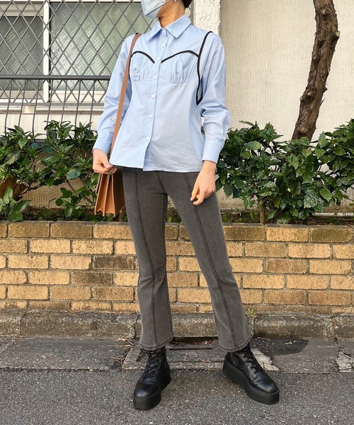 Jewelobe(ジュエローブ)の「パイピングデザインバストギャザーシャツ(シャツ/ブラウス・レディース・サックスブルー/ブラック・FREE)」の20枚目の写真