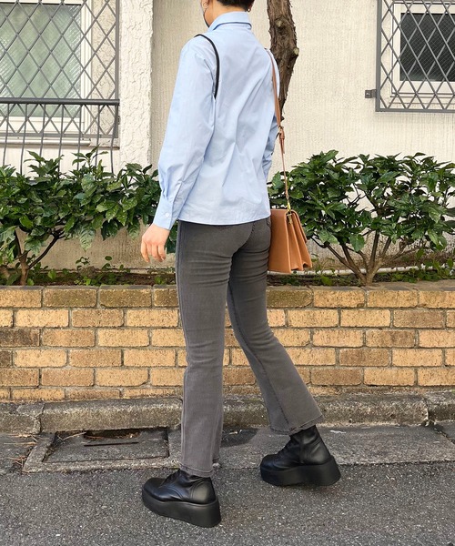 Jewelobe(ジュエローブ)の「パイピングデザインバストギャザーシャツ(シャツ/ブラウス・レディース・サックスブルー/ブラック・FREE)」の21枚目の写真