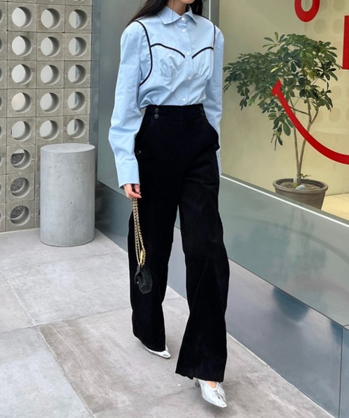 Jewelobe(ジュエローブ)の「パイピングデザインバストギャザーシャツ(シャツ/ブラウス・レディース・サックスブルー/ブラック・FREE)」の6枚目の写真