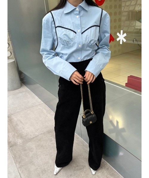 Jewelobe(ジュエローブ)の「パイピングデザインバストギャザーシャツ(シャツ/ブラウス・レディース・サックスブルー/ブラック・FREE)」の7枚目の写真