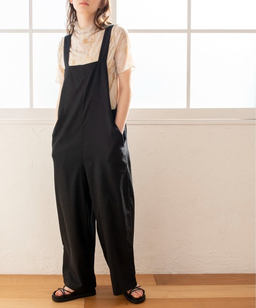 ANGIE(アンジー)の「フレンチリネンブレンドサロペット(サロペット/オーバーオール・レディース・ブラック/ブルー/ナチュラル・FREE)」の2枚目の写真