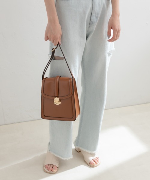 OLIVE des OLIVE（オリーブデオリーブ）の「縦長サドルショルダー（ショルダーバッグ・レディース・オフホワイト/キャメル/ブラック・FREE）」の4枚目の写真