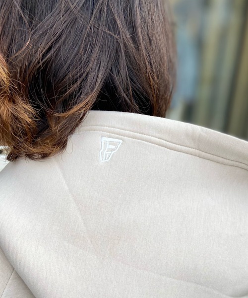 NEW ERA（ニューエラ）の「【ムラサキスポーツ別注】NEW ERA/ニューエラ オーバーサイズ プルオーバーパーカー/ビッグロゴ バックプリント 13501862/13501863/13501864（パーカー・メンズ・ベージュ/グレー/ブラック・M/L/XL/XXL）」の11枚目の写真