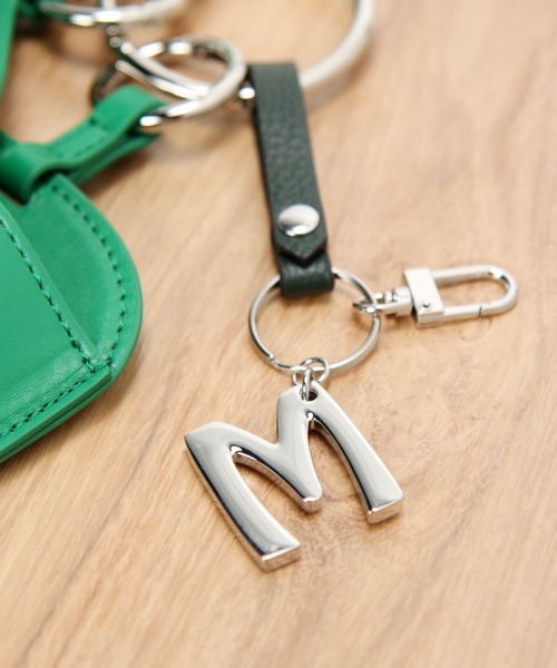 GLOBAL WORK（グローバルワーク）の「マルチWAYイニシャルチャームＭ/345609（その他小物・レディース・アイボリー/グリーン系その他/ホワイト系その他4/ホワイト系その他2/ホワイト系その他5/ダークグリーン/ベージュ系その他/ホワイト系その他3/ホワイト系その他/グレイッシュベージュ/グリーン系その他2/ホワイト系その他6/グレー/ホワイト系その他7/グレー系その他4/イエロー/グレー系その他6/イエロー系その他/グレー系その他7・FREE）」の16枚目の写真