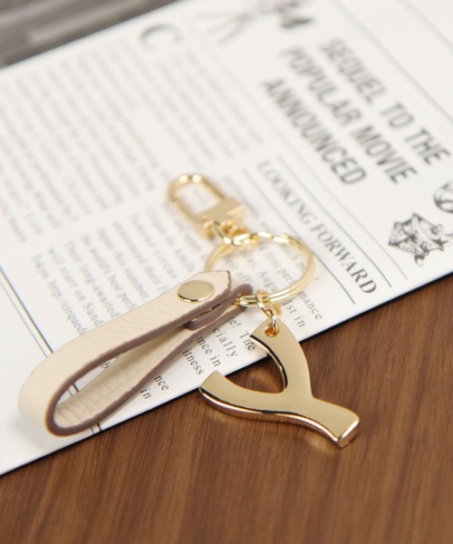 GLOBAL WORK（グローバルワーク）の「マルチWAYイニシャルチャームＭ/345609（その他小物・レディース・アイボリー/グリーン系その他/ホワイト系その他4/ホワイト系その他2/ホワイト系その他5/ダークグリーン/ベージュ系その他/ホワイト系その他3/ホワイト系その他/グレイッシュベージュ/グリーン系その他2/ホワイト系その他6/グレー/ホワイト系その他7/グレー系その他4/イエロー/グレー系その他6/イエロー系その他/グレー系その他7・FREE）」の8枚目の写真