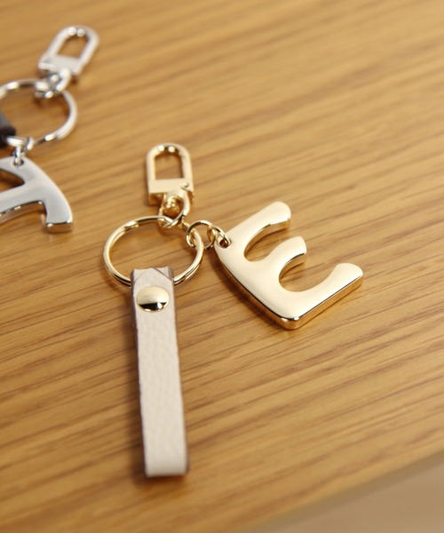 GLOBAL WORK（グローバルワーク）の「マルチWAYイニシャルチャームＭ/345609（その他小物・レディース・アイボリー/グリーン系その他/ホワイト系その他4/ホワイト系その他2/ホワイト系その他5/ダークグリーン/ベージュ系その他/ホワイト系その他3/ホワイト系その他/グレイッシュベージュ/グリーン系その他2/ホワイト系その他6/グレー/ホワイト系その他7/グレー系その他4/イエロー/グレー系その他6/イエロー系その他/グレー系その他7・FREE）」の9枚目の写真