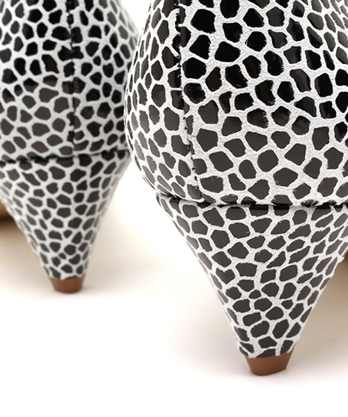 MID by MIDWEST（ミッド バイ ミッドウエスト）の「MID by MIDWEST モノトーン柄パンプス（パンプス・レディース・ブラック・38/36/39/37）」の2枚目の写真