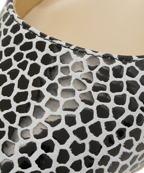 MID by MIDWEST（ミッド バイ ミッドウエスト）の「MID by MIDWEST モノトーン柄パンプス（パンプス・レディース・ブラック・38/36/39/37）」の4枚目の写真