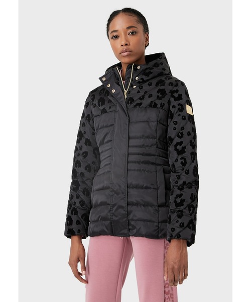 EMPORIO ARMANI EA7(エンポリオアルマーニイーエーセブン)の「【エンポリオ アルマーニ EA7】Graphic Series パッド入りフード付きパファージャケット(ダウンジャケット/コート・レディース・ブラック・SMALL/X-SMALL/MEDIUM)」の5枚目の写真