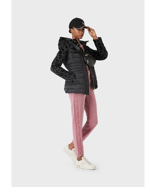 EMPORIO ARMANI EA7(エンポリオアルマーニイーエーセブン)の「【エンポリオ アルマーニ EA7】Graphic Series パッド入りフード付きパファージャケット(ダウンジャケット/コート・レディース・ブラック・SMALL/X-SMALL/MEDIUM)」の6枚目の写真