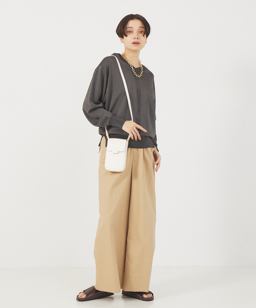 Abahouse Devinette(ドゥヴィネット)の「【Avancer】縦型スクエアミニショルダーバッグ(ショルダーバッグ・レディース・グリーン/ダークベージュ/ホワイト/ピンク/ブラック・フリー)」の9枚目の写真