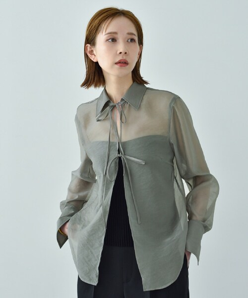CODE A(コードエー)の「ribbon sheer blouse(シャツ/ブラウス・レディース・カーキ/アイボリー・00)」の1枚目の写真