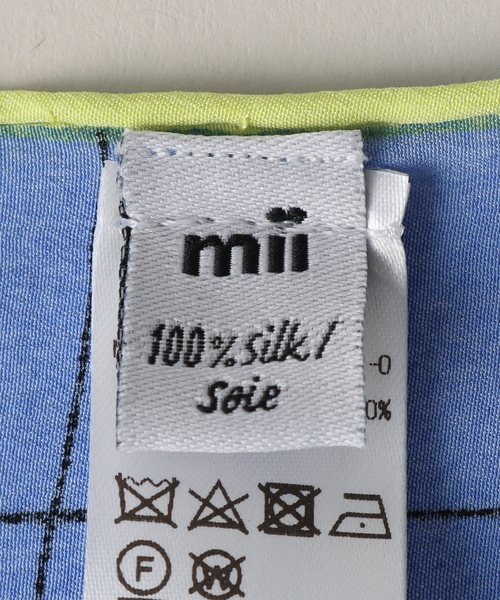 mii（ミー）の「【Mii / ミイ】 SCREEN PRINTED SQUARE SCARF：スカーフ（バンダナ/スカーフ・レディース・ホワイト系その他・SMALL）」の5枚目の写真