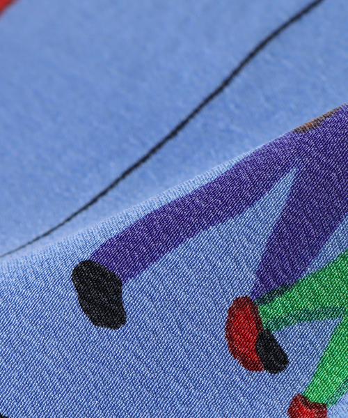 mii（ミー）の「【Mii / ミイ】 SCREEN PRINTED SQUARE SCARF：スカーフ（バンダナ/スカーフ・レディース・ホワイト系その他・SMALL）」の3枚目の写真