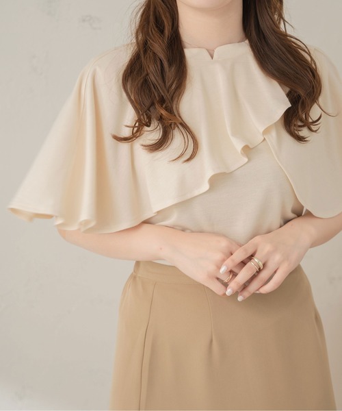 Ambre Neige（アンブルネージュ）の「アシメケープ付きトップス／【WEB/EC限定商品】（Tシャツ/カットソー・レディース・オフホワイト/アイボリー・FREE）」の2枚目の写真