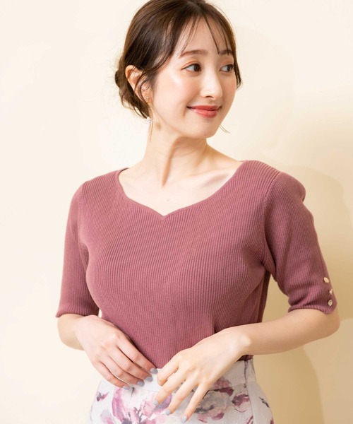 NOELA（ノエラ）の「ゴールドボタンハートネックニット（ニット/セーター・レディース・イエロー/オフホワイト/ピンク/サックスブルー・フリー）」の4枚目の写真
