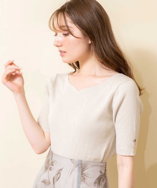 NOELA（ノエラ）の「ゴールドボタンハートネックニット（ニット/セーター・レディース・イエロー/オフホワイト/ピンク/サックスブルー・フリー）」の6枚目の写真
