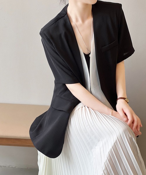 BANICO（バニコ）の「【BANICO】レイヤード風ノーカラージャケット（テーラードジャケット・レディース・ブラック・MEDIUM/LARGE）」の2枚目の写真