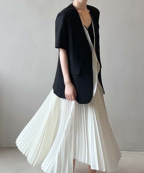 BANICO（バニコ）の「【BANICO】レイヤード風ノーカラージャケット（テーラードジャケット・レディース・ブラック・MEDIUM/LARGE）」の5枚目の写真