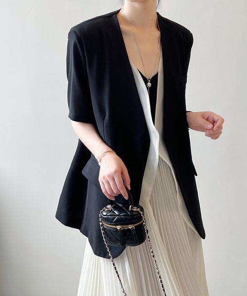 BANICO（バニコ）の「【BANICO】レイヤード風ノーカラージャケット（テーラードジャケット・レディース・ブラック・MEDIUM/LARGE）」の6枚目の写真