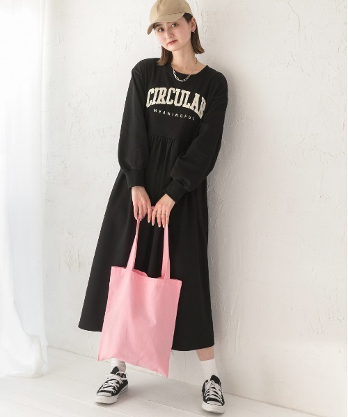 ad thie（アドティエ）の「カレッジロゴ 裏毛ギャザー切替ワンピース（ワンピース・レディース・ベージュ/オートミール/ブラック/アイボリー/ピンク/チャコール・FREE）」の7枚目の写真