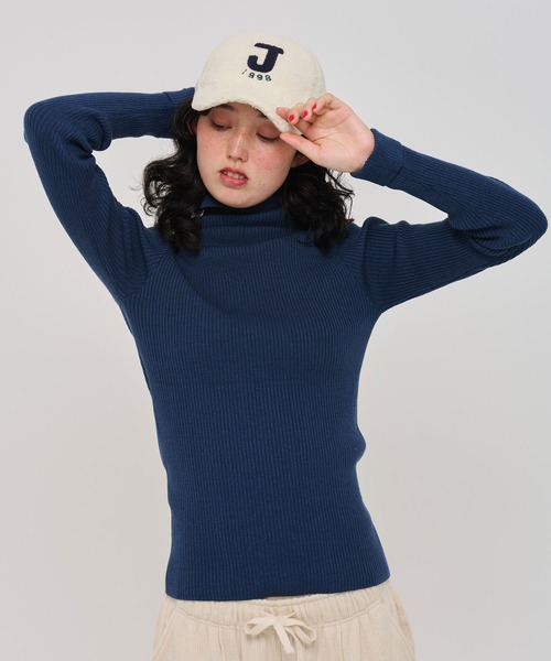 TINA：JOJUN（ティーナジョジュン）の「ロゴ付き ボアキャップ TINA：JOJUN（キャップ・レディース・アイボリー/カーキ・F）」の4枚目の写真