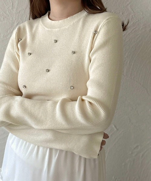 apres jour clair（アプレジュールクレア）の「【apres jour clair】ビジュー付きリブニット【ZOZOTOWN限定アイテム】（ニット/セーター・レディース・ブラック/アイボリー/サックスブルー・X-LARGE/フリー）」の2枚目の写真