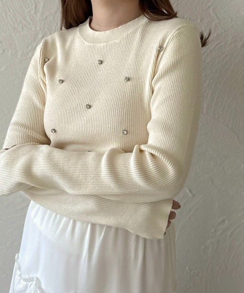 apres jour clair（アプレジュールクレア）の「【apres jour clair】ビジュー付きリブニット【ZOZOTOWN限定アイテム】（ニット/セーター・レディース・ブラック/アイボリー/サックスブルー・X-LARGE/フリー）」の4枚目の写真