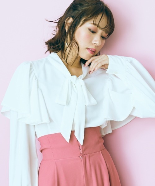 marun（マルン）の「＜大きいサイズ＞　フリルボータイブラウス  marun（シャツ/ブラウス・レディース・オフホワイト/サックスブルー/ピンク・4L/LL/3L/L/5L）」の10枚目の写真