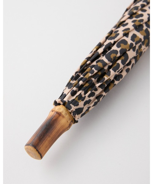 Traditional Weatherwear（トラディショナルウェザーウェア）の「【軽量】UMBRELLA BAMBOO LITE（長傘・レディース・レオパード・F）」の6枚目の写真